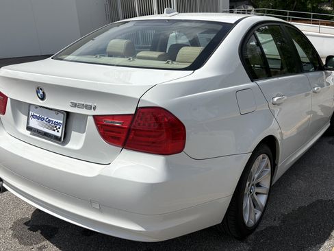 Used 2011 BMW 328i xDrive Sedan AWD/4WD image 10