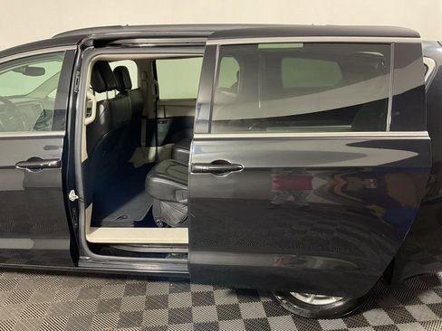 Used 2021 Chrysler Voyager Lxi image 25