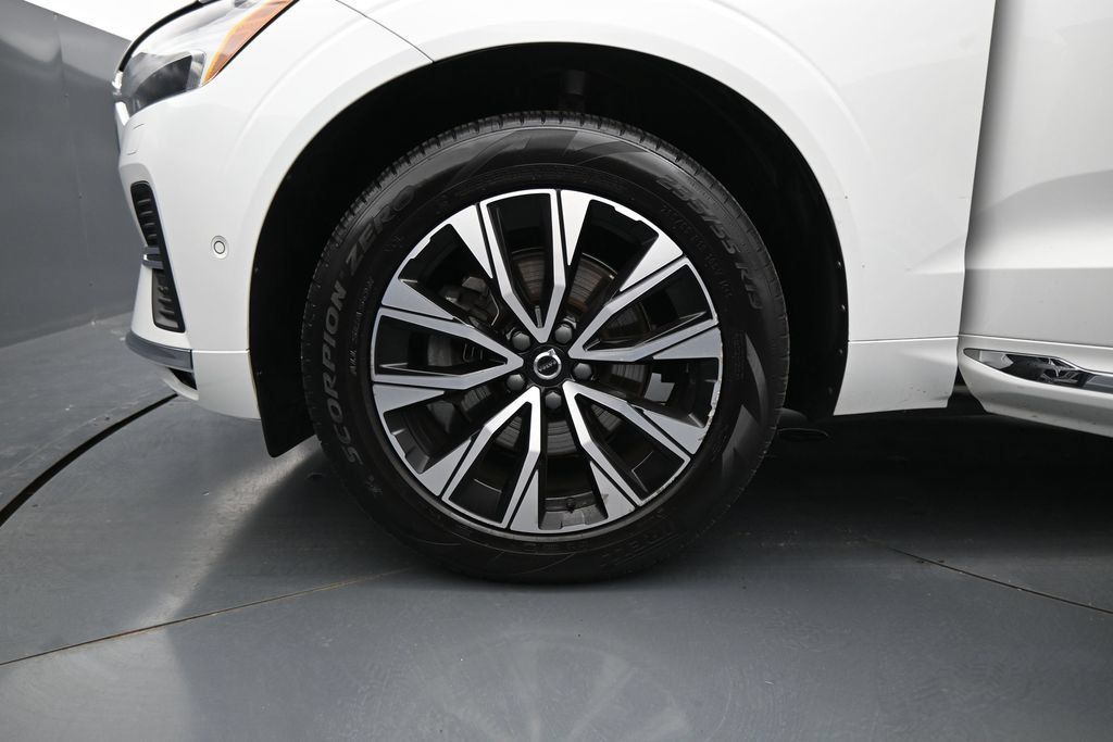 Used 2023 Volvo XC60 B5 Plus FWD image 27