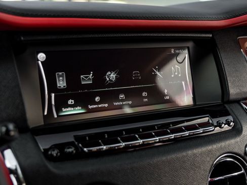 Used 2023 Rolls-Royce Cullinan image 32