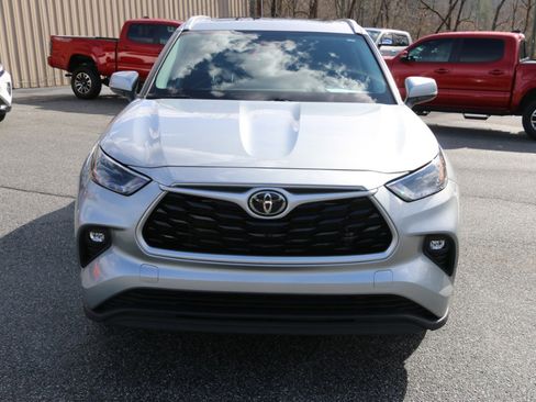 Used 2022 Toyota Highlander XLE image 11