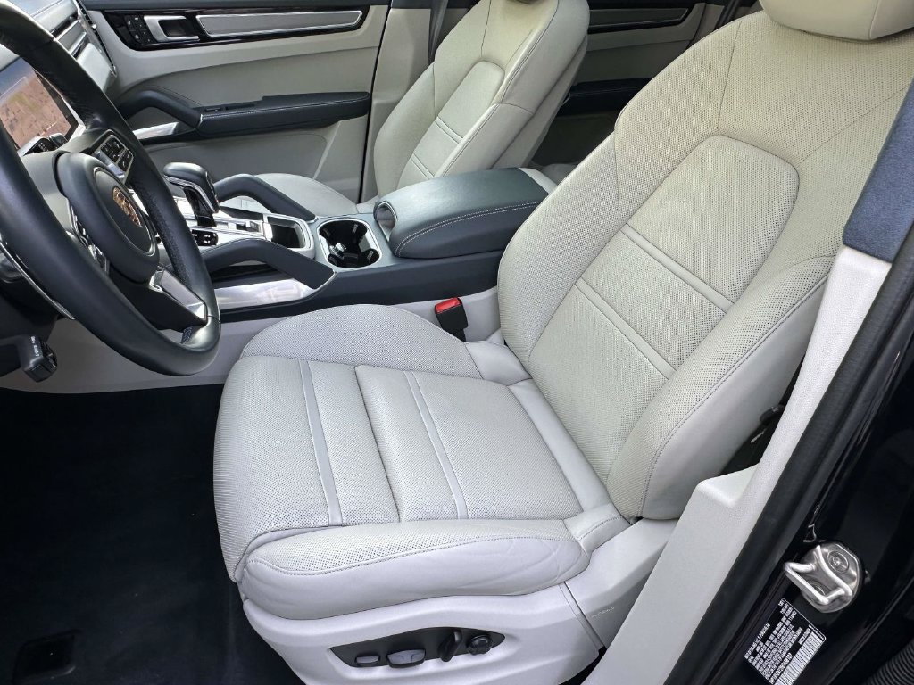 Used 2022 Porsche Cayenne Turbo AWD/4WD image 12