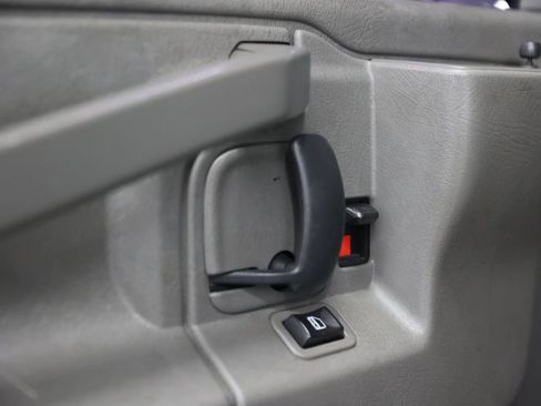 Used 2020 Chevrolet Express 2500 w/ Communications Package RWD image 29