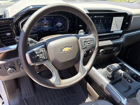 Used 2025 Chevrolet Silverado 1500 LTZ w/ LTZ Convenience Package II AWD/4WD image 15