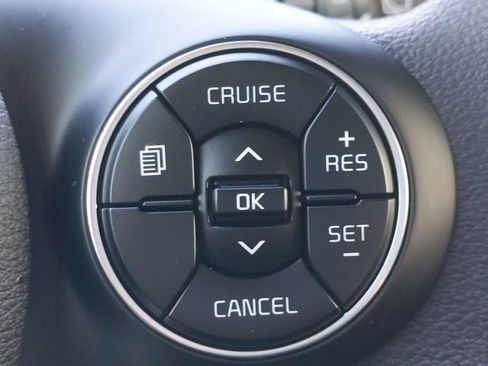 Certified 2022 Kia Soul LX w/ Technology Package image 21