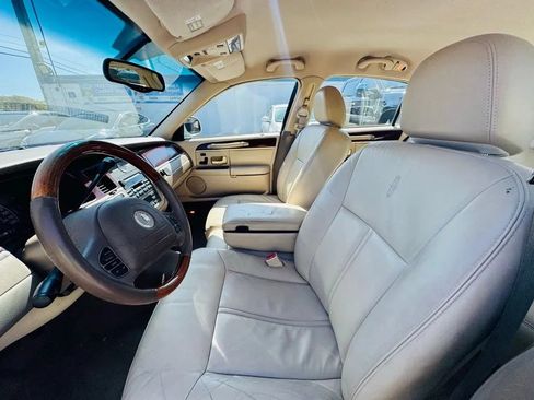 Used 2004 Lincoln Town Car Ultimate RWD image 10