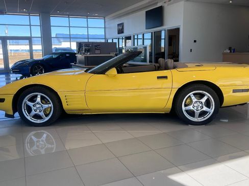 Used 1992 Chevrolet Corvette Convertible image 3