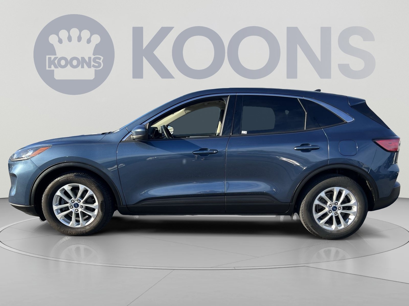Used 2020 Ford Escape SE FWD image 2