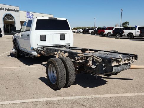 Used 2024 RAM 5500 Tradesman w/ Chrome Appearance Group AWD/4WD image 3
