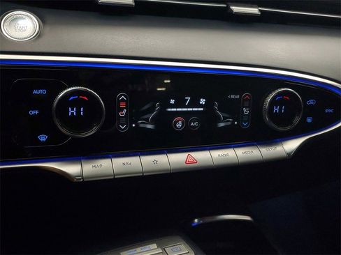 Used 2023 Genesis GV70 2.5T w/ Sport Prestige Package image 21