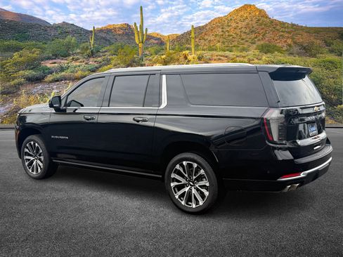 Used 2025 Chevrolet Suburban High Country image 7