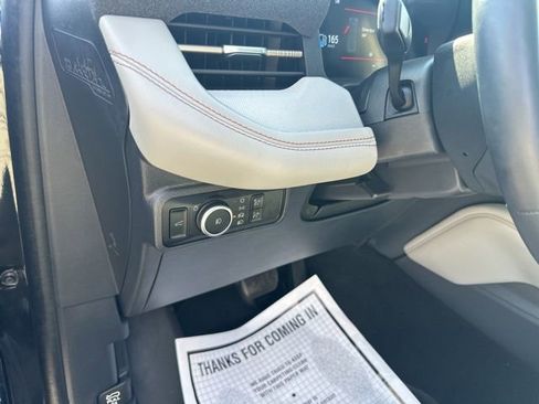 Used 2025 Ford Explorer Active w/ Active Comfort Package AWD/4WD image 32