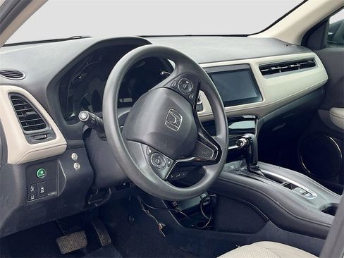 Used 2022 Honda HR-V EX image 9