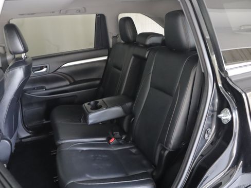 Used 2017 Toyota Highlander XLE image 9