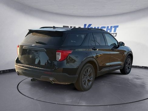 Used 2022 Ford Explorer XLT w/ Equipment Group 202A image 5