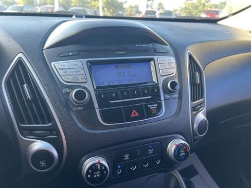 Used 2010 Hyundai Tucson GLS image 30