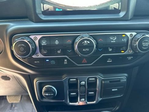 Used 2023 Jeep Wrangler Unlimited Sahara w/ Cold Weather Group AWD/4WD image 33
