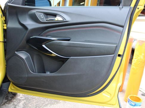 Used 2025 Chevrolet Trax RS w/ Sunroof Package FWD image 42