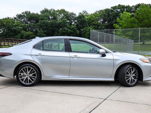 Used 2024 Toyota Camry XLE FWD image 5