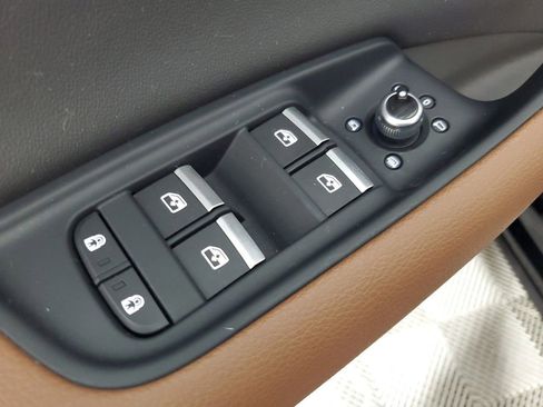 Used 2021 Audi Q7 3.0T Premium AWD/4WD image 20