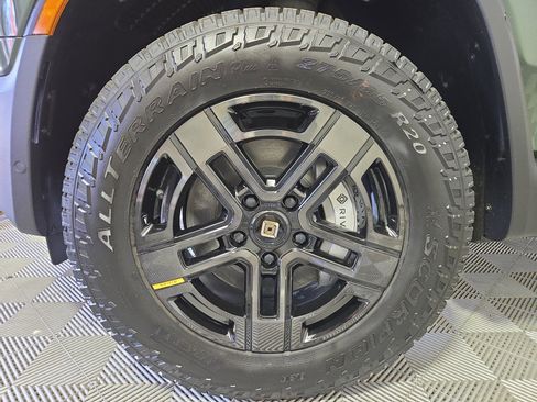 Used 2023 Rivian R1T Adventure image 9