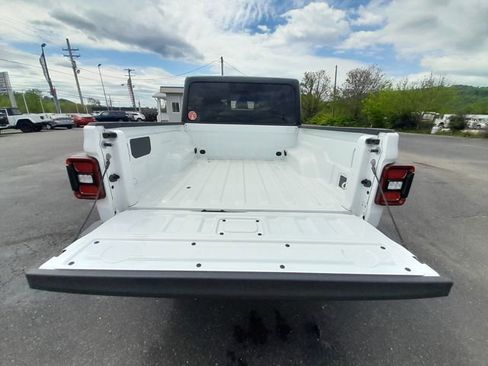 Used 2026 Jeep Gladiator Mojave AWD/4WD image 43