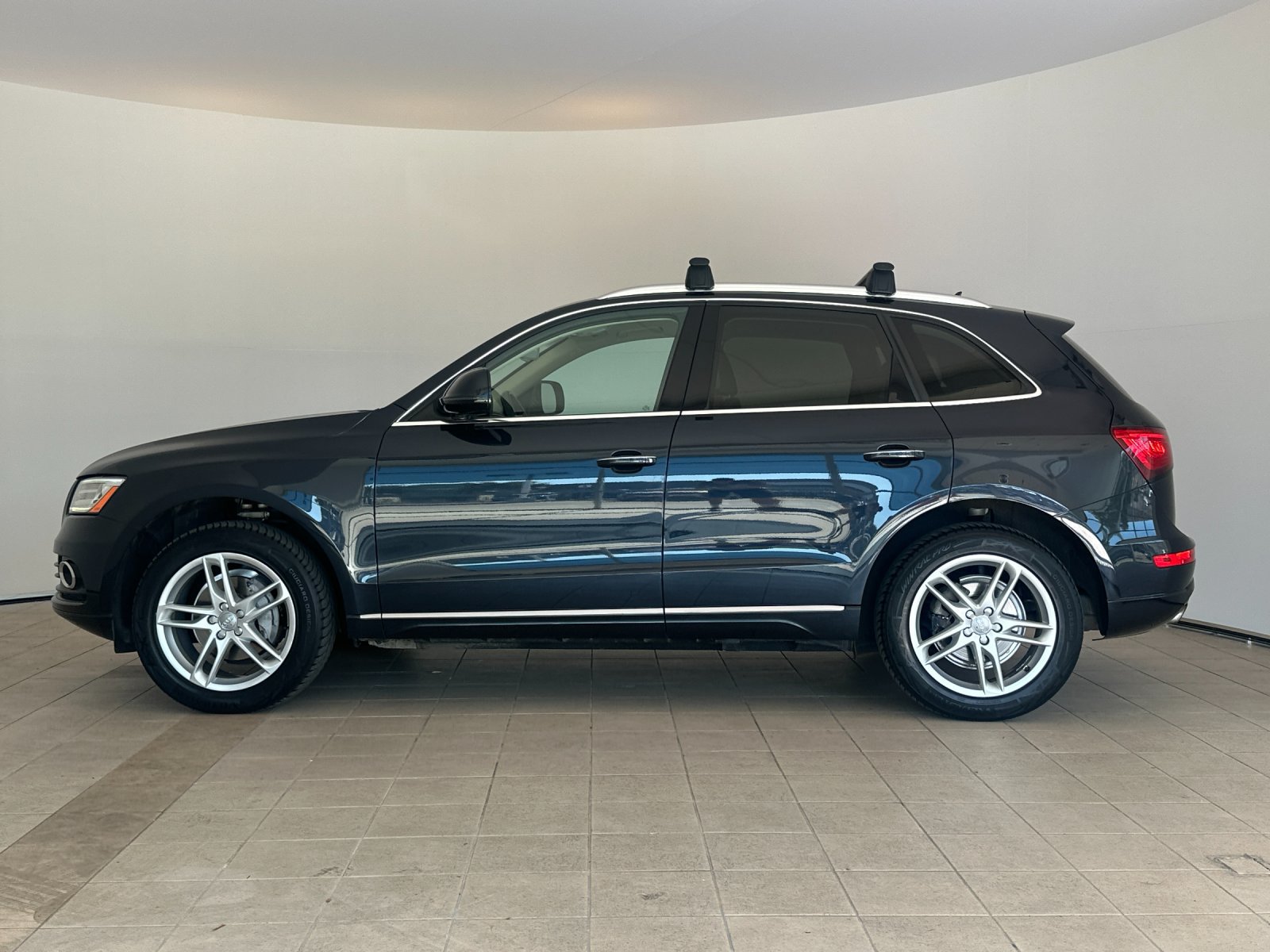 Used 2017 Audi Q5 2.0T Premium Plus w/ Technology Package AWD/4WD image 3
