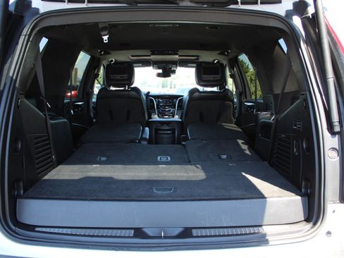 Used 2018 Cadillac Escalade Platinum AWD/4WD image 18