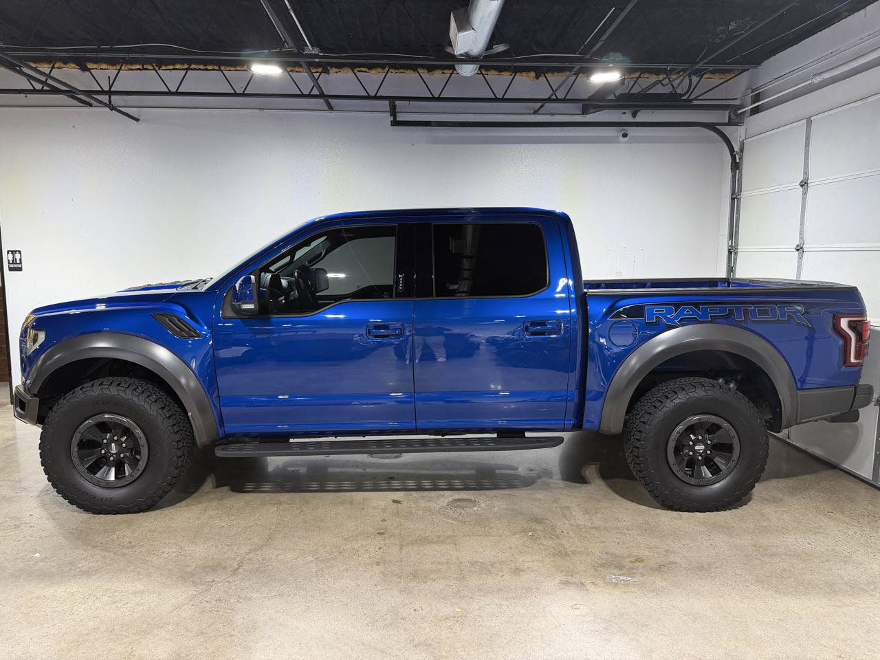 Used 2018 Ford F150 Raptor w/ Equipment Group 802A Luxury AWD/4WD image 2