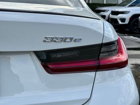 Used 2023 BMW 330e xDrive w/ M Sport Package image 18
