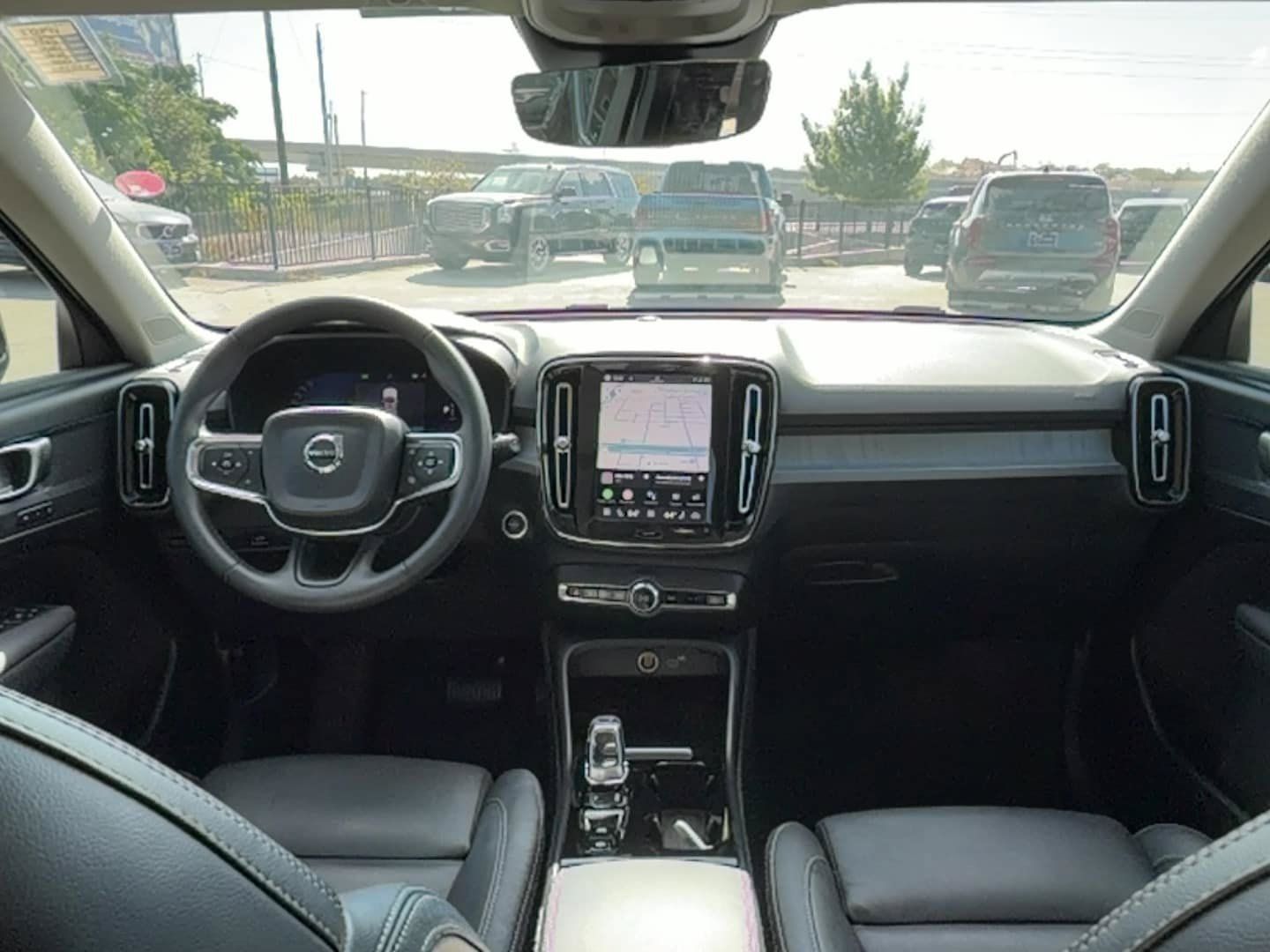 Certified 2024 Volvo XC40 B5 Plus AWD/4WD image 10