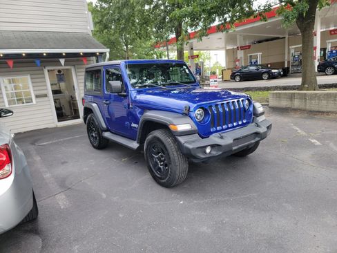 Used 2019 Jeep Wrangler Sport AWD/4WD image 3