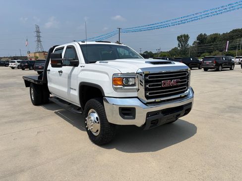 Used 2019 GMC Sierra 3500 4x4 Crew Cab w/ Sierra Convenience Package image 4