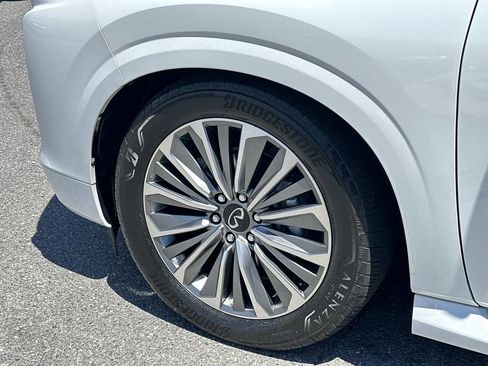 Used 2025 INFINITI QX80 Sensory AWD/4WD image 41