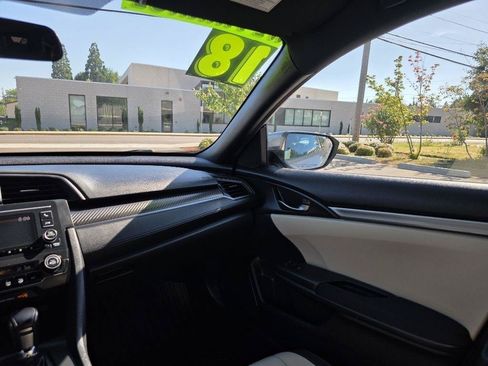 Used 2018 Honda Civic Sport image 11