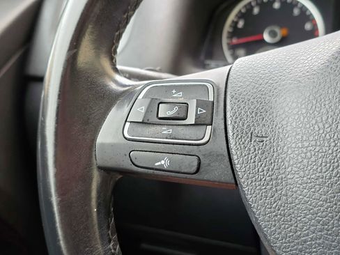 Used 2016 Volkswagen Tiguan SE image 19