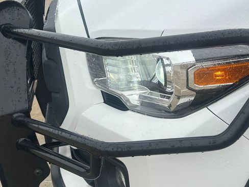 Used 2019 Toyota Tacoma TRD Off-Road w/ Technology Package image 10