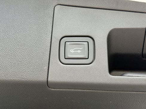 Certified 2025 Cadillac XT5 Premium Luxury image 11