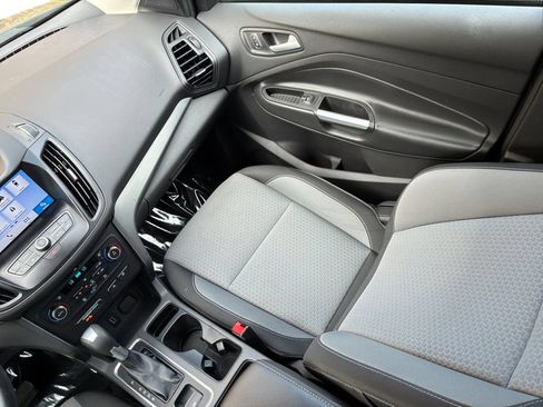 Used 2017 Ford Escape SE w/ Equipment Group 201A FWD image 17