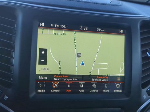 Used 2023 Jeep Cherokee Altitude Lux image 19