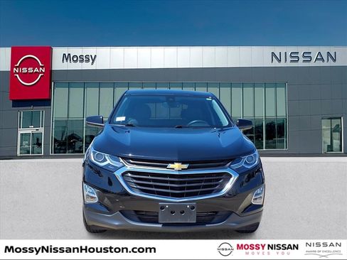 Used 2021 Chevrolet Equinox LT image 2