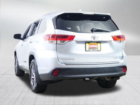 Used 2019 Toyota Highlander XLE image 5
