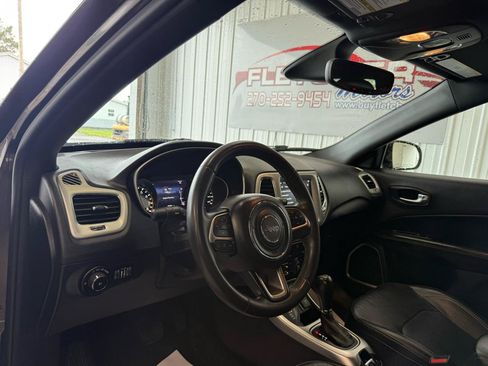 Used 2021 Jeep Compass Latitude AWD/4WD image 9