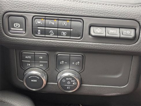 Used 2024 GMC Yukon Denali image 26