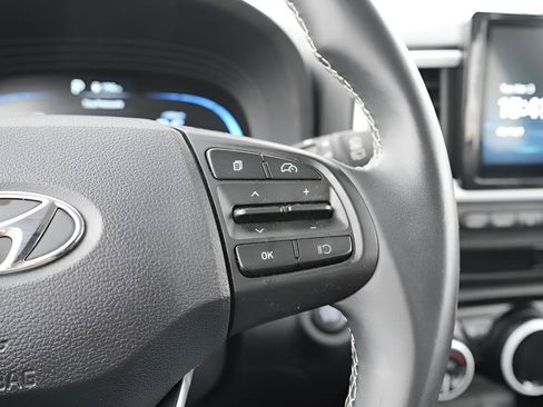 Certified 2023 Hyundai Venue Limited FWD image 24