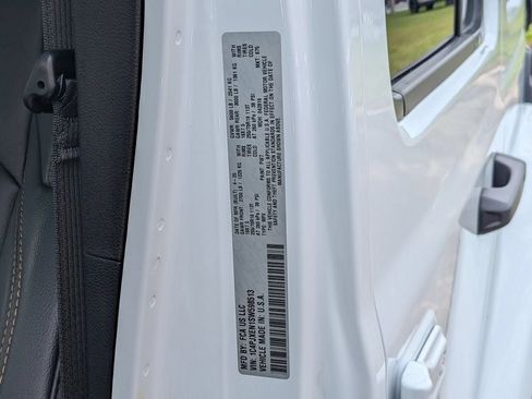 Certified 2025 Jeep Wrangler Unlimited Sahara AWD/4WD image 32
