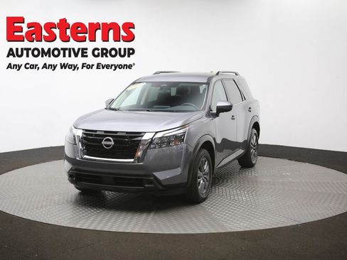 Used 2024 Nissan Pathfinder SV image 53