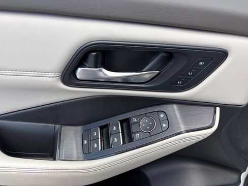 Used 2023 Nissan Rogue SL w/ SL Premium Package FWD image 23
