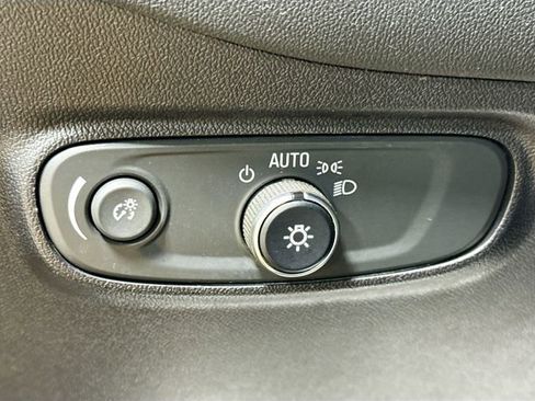 Used 2018 Chevrolet Equinox LS FWD image 11