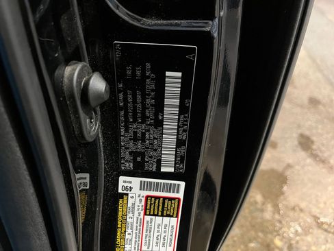 Used 2025 Toyota Sienna XLE image 32